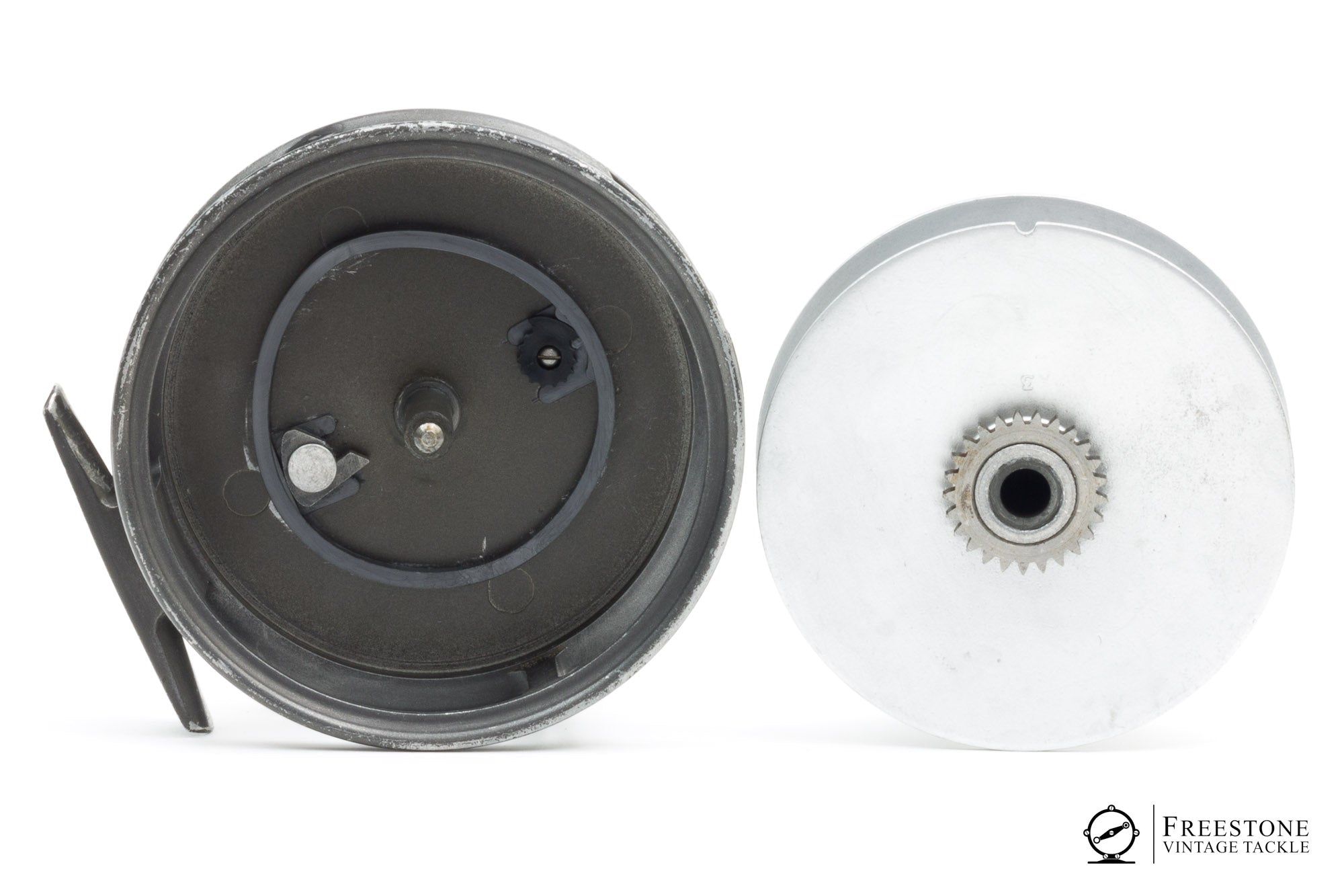 Hardy / Scientific Anglers - One-Fifty Fly Reel w/ 2 spare