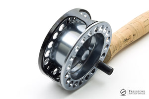 Sage - SPL Center Axis 489-3, 8'9" 4wt Graphite Rod & Reel