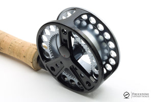 Sage - SPL Center Axis 489-3, 8'9" 4wt Graphite Rod & Reel