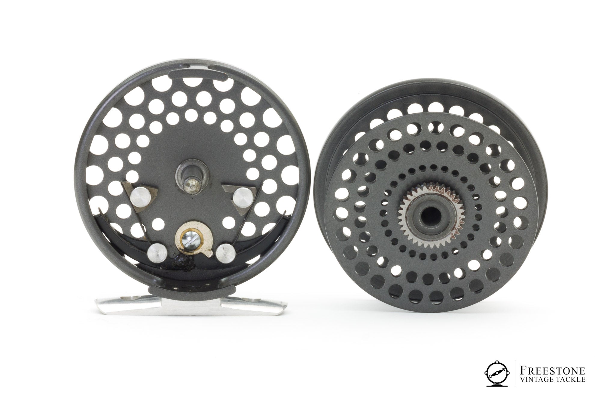 https://www.freestonevintagetackle.com/cdn/shop/products/Orvis-CFOIIIFlyReel-Screwback_FSVT0298-6_2048x.jpg?v=1639597503